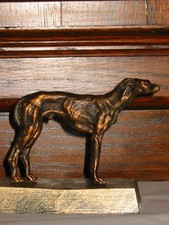 Statue de lévrier *