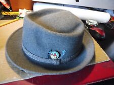 chapeau tyrolien feutrine .marque Austral - T 56 - broche ciampedie -plumes