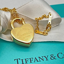 Cadenas Tiffany & Co. plaque