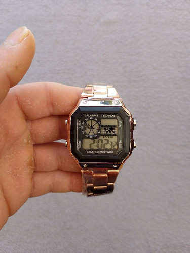 Montre digitale rétro rose
