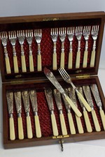 Couverts à poisson en métal