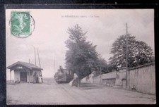 CPA  St HEAND  Loire  le train en gare
