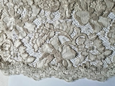  Ancienne Nappe Ronde  Brodée