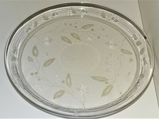 ANCIEN PLATEAU CRISTAL GRAVE MAIN FLEURS XIXe cristal soufflé et gravé vitrine