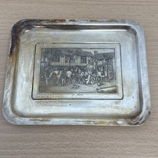 Ancien Plateau Plat En Métal Argenté Gravure Eau-Forte Sur Gens De Confiance