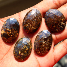 5 pièces de pierres