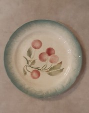 Assiette ancienne barbotine - motif cerises - Saint Clément