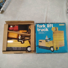 jouet ancien - FORK LIFT TRUCK