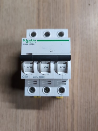 Disjoncteur ic60n c 32a - disjoncteur,