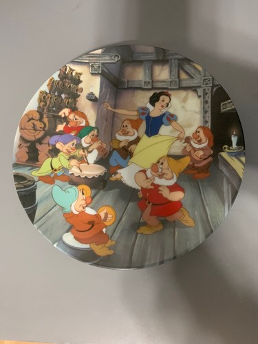 Disney collector plate - disney, of