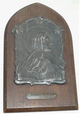 VIERGE MARIE PLAQUE EN BRONZE ARGENTÉ SUR PLAQUE BOIS PAR S. KINSBURGER