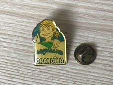pins ORANGINA AQUALAND signe PUB GARCIN. boisson gazeuse orange. parc attraction