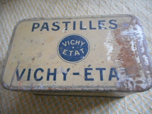 Ancienne boîte métallique