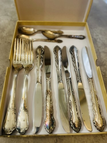 Couverts - ,