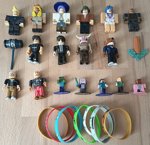 Lot figurines bracelets - et,