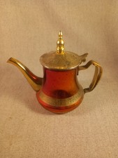 Théière marocaine rouge et