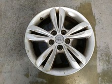 ROUE EN ALLIAGE LÉGER - Hyundai iX35 (LM) SUV 2.0 CRDi 16V 4x4 (D4HA) 2013 529102S210