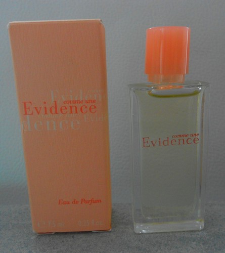 Miniature parfum evidence - parfum,
