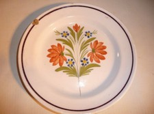 Ancienne petite assiette en faience décor de fleurs orange et bleu