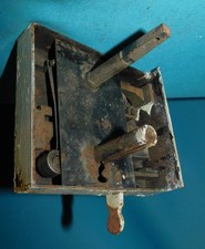 ANCIENNE SERRURE EN FER FORGÉ