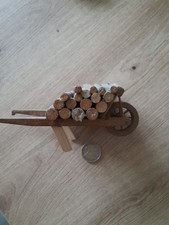 Brouette miniature et ses