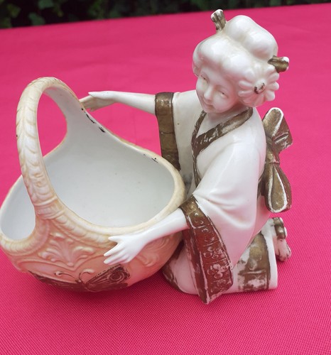 Statuette porcelaine ancienne - statuette,