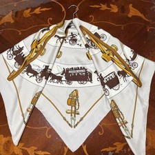 Foulard HERMES Carre90 carré en soie "PARIS qui ROULE" ivoire de JP 121995K...