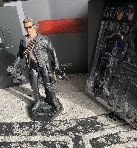 Terminator 800 dx10 hot toys - terminator,