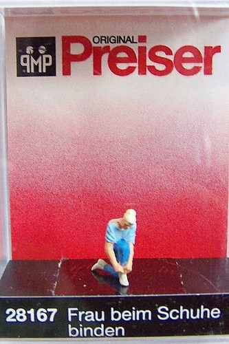 Preiser 28167 woman - #, tying