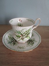 Tasse avec sous tasse  QUEEN'S Rosina China CoLtd  Mois de May Mai Muguet