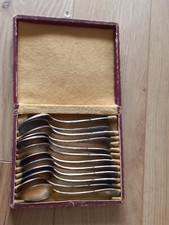 Service 12 petites cuillères