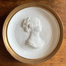 Médaillon plâtre bas-relief "Profil de femme" signée Rudolf KÖLBEL (1826-1910)
