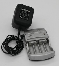 Uniross chargeur de batterie Ni-Cd/ Ni-Mh AA et AAA