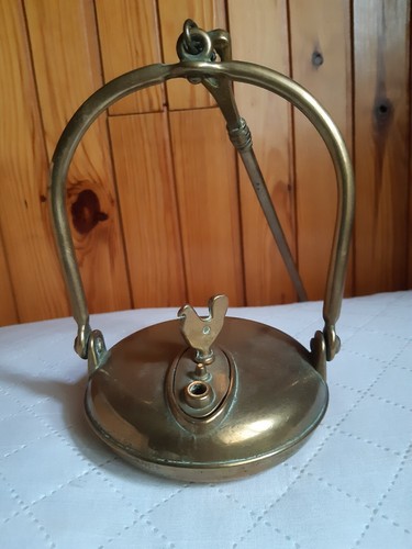 Lampe pétrole suspendu - à,