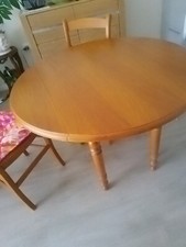 Table ronde en bois + Chaises