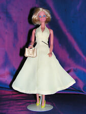 BARBIE       n° 17160 avec robe   MARILYN   MONROE   1996