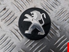 Cabochon centre roue jante alu - PEUGEOT - Référence : 9672558477 - NOIR