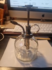BURETTE / VAPORISATEUR en VERRE  et LAITON