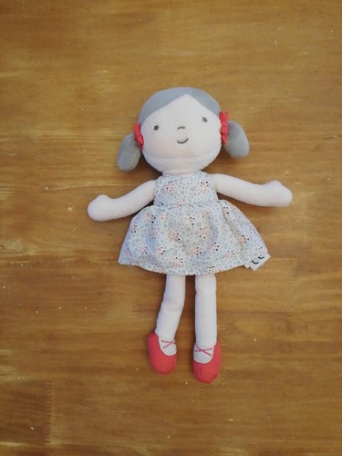 Doudou poupée robe blanche - o/,