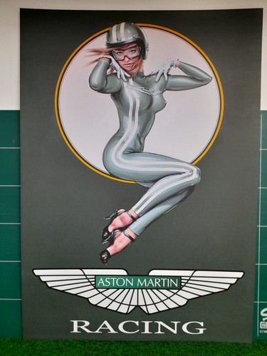Aston marti avec pin - marti, pin-up