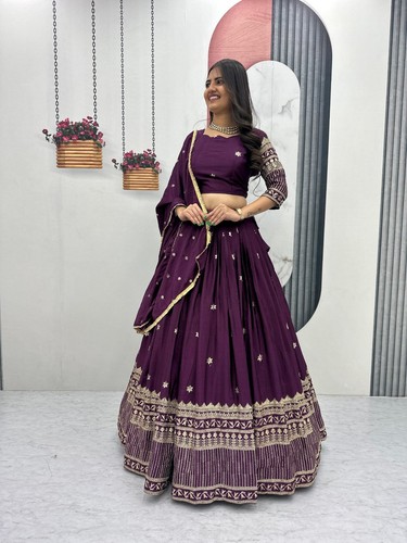 Lehenga brodé prêt - prêt, porter