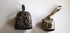 2 anciennes petites cloches