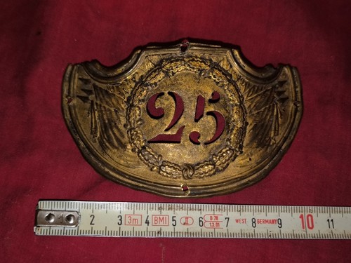 Soubassement plaque shako