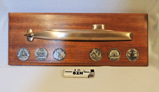 SOUS MARINS NUCLEAIRES / BELLE RARE DEMI COQUE + 6 INSIGNES