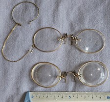 2 paires de lunettes plaqué