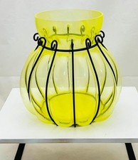 ancien vase boule en verre soufflé jaune et fer forgé 22 x 20 cm environ