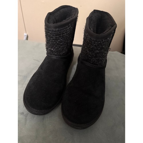 Size minnetonka black boots - minnetonka,