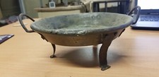 Ancien plat rond en cuivre sur