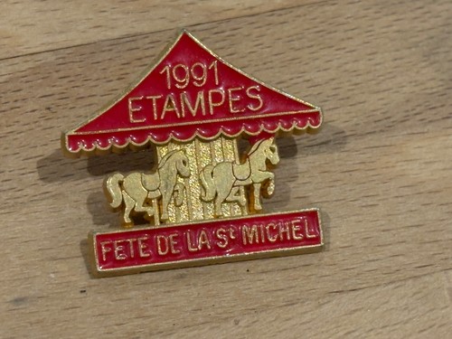 Pins pin cheval horse - cheval, manege