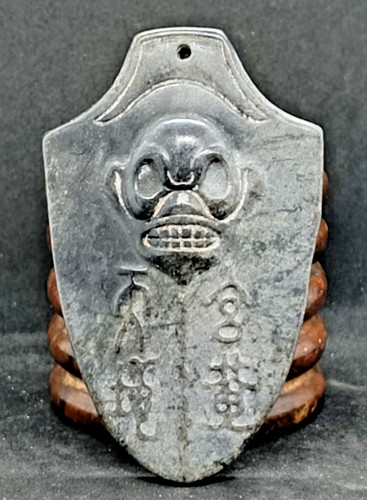 Ancienne sculpture bête avec